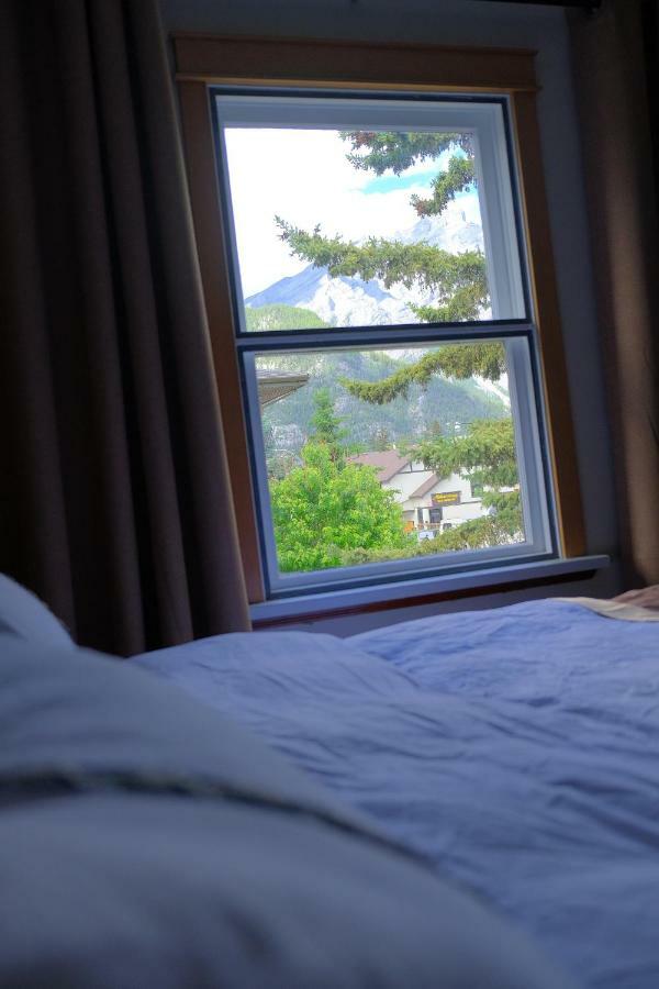 Riverfront Estate Bed&Breakfast Banff Exterior photo